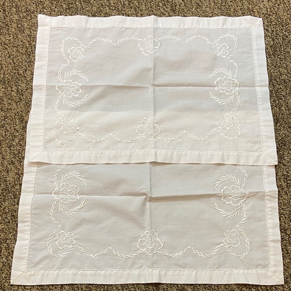 Elegant White Embroidered Table Napkins Lot 8 Piece Style Vintage